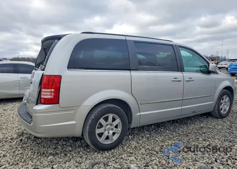 2010 Chrysler Town & Country Touring z USA, uszkodzony, nr VIN 2A4RR5D13AR315387
